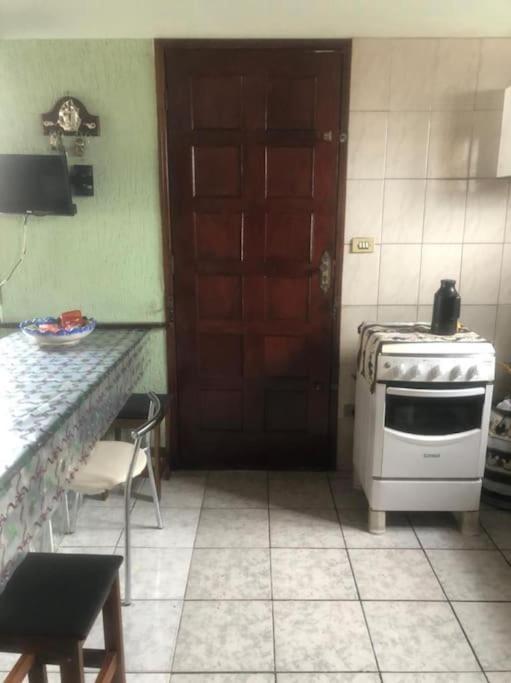 Casa Proximo A Com Churrasqueira E Ar Condicionado! *