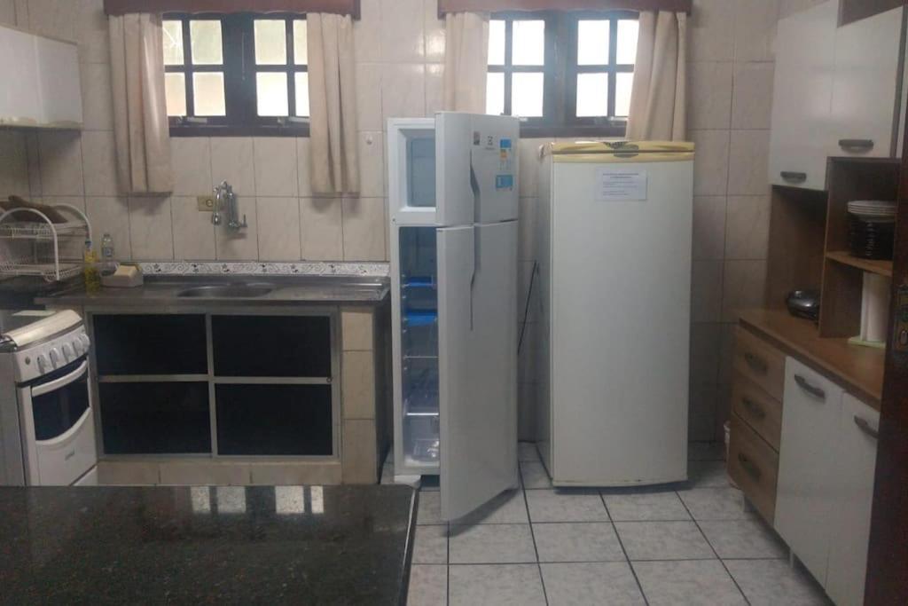 Casa Proximo A Com Churrasqueira E Ar Condicionado! Caraguatatuba